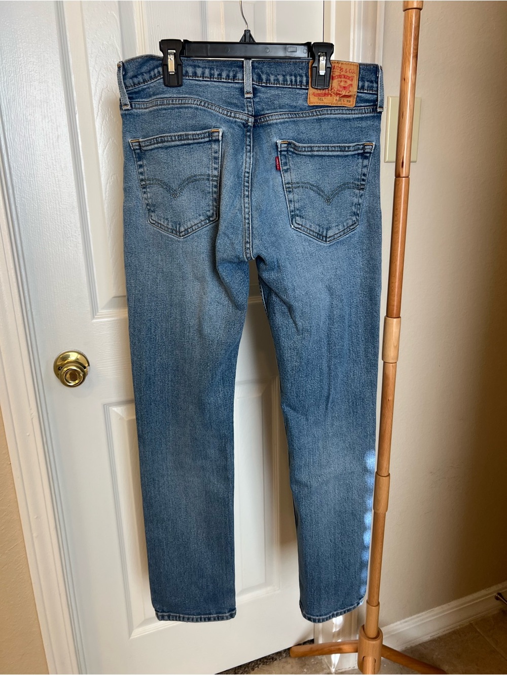 Levi's Men's Light Blue Slim Straight Jeans - Picture 4 of 6